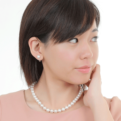 淡水真珠イヤリング クリームホワイト 着用イメージ