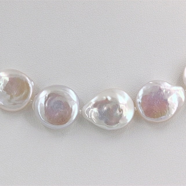 つやたま真珠 コインパールネックレス ホワイト 円盤型 12.5-13.5mm 人気上昇中の新しい真珠の形