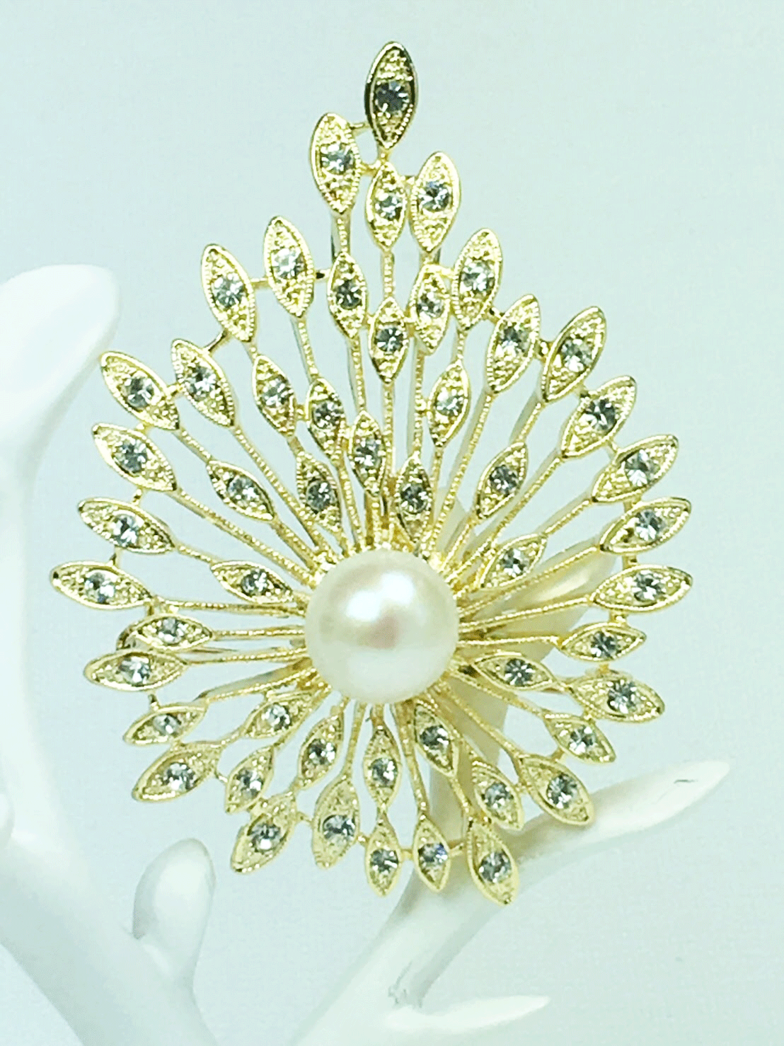 パールブローチ　ゴールドリーフ　パール10ｍｍ