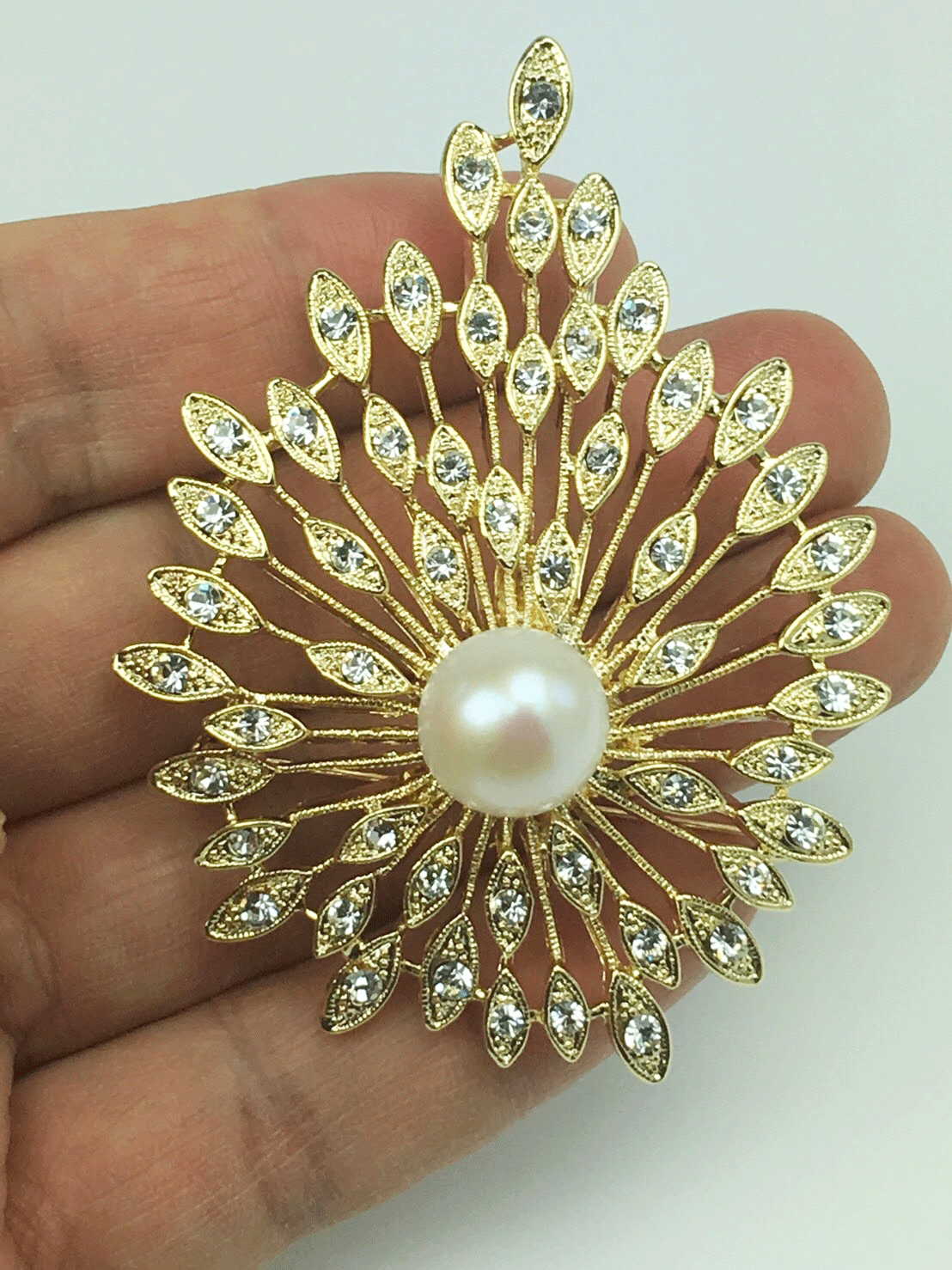 パールブローチ　ゴールドリーフ　パール10ｍｍ