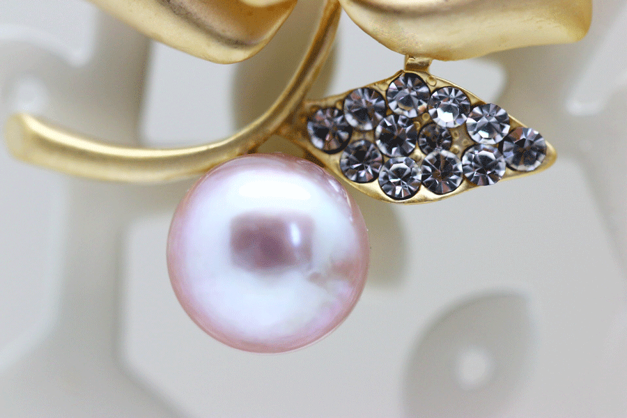 つやたま真珠 パールブローチ 薔薇と真珠とジルコニアダイヤモンドの宝飾ブローチ 本真珠 大珠12mm 真珠色